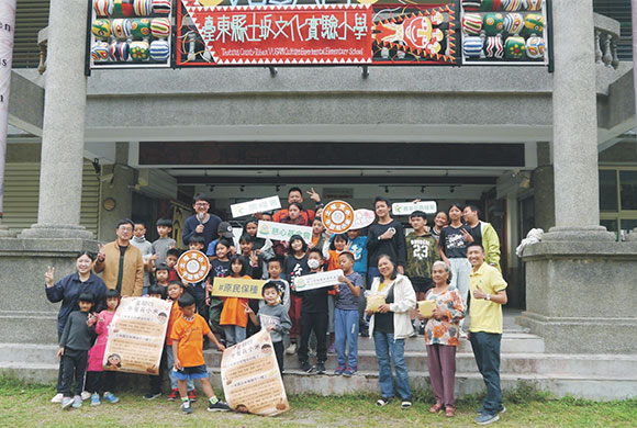 小米進校園活動<br>土坂區的小米由農友廖新妹提供,也減少碳足跡 580-390-1